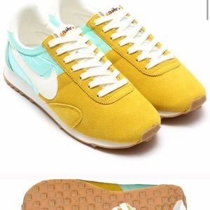 Nike Women’s Pre Montreal Racer Vintage